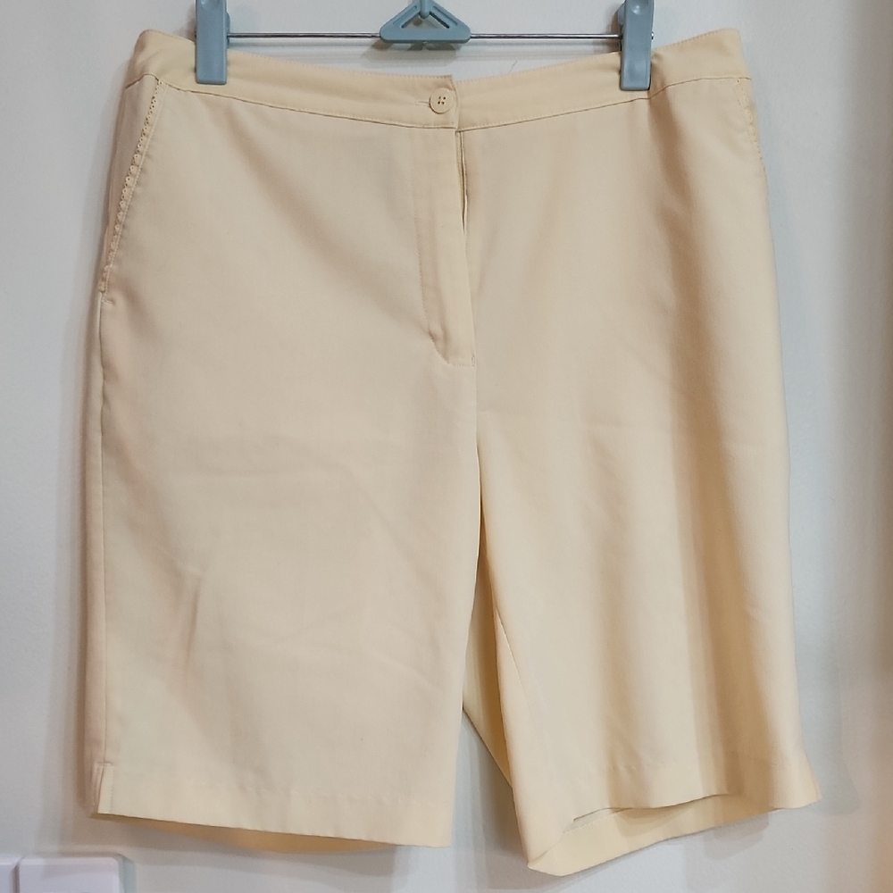 EP Pro Light Yellow Bermuda Golf Shorts 🛍